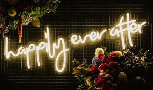 dèn-neon-e1652414827212