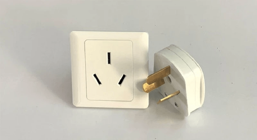 Ổ cắm 3 chân chéo