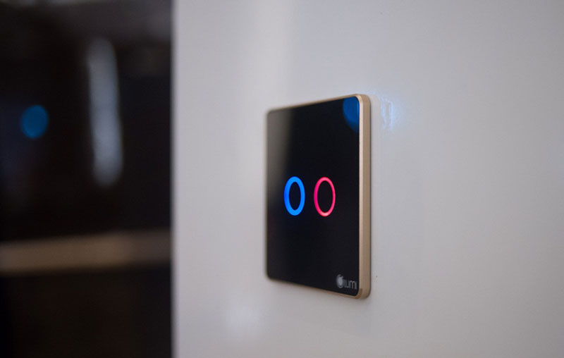 Công tắc cảm ứng chạm tay thiết kế đẹp mắt